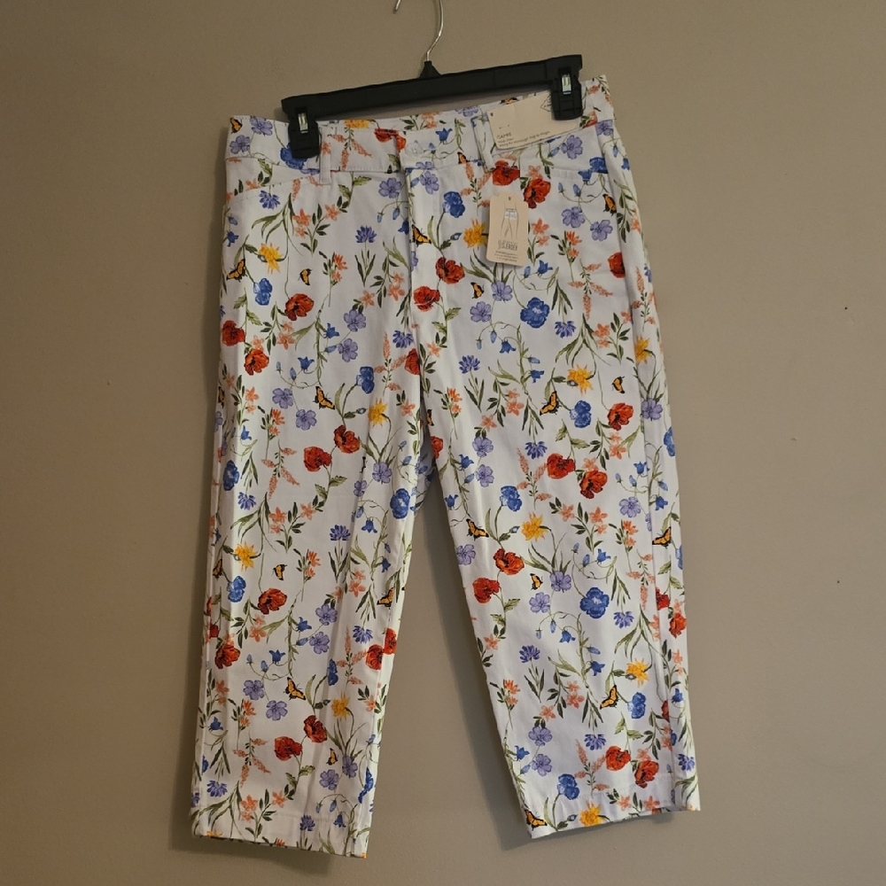 New St John's Bay Women's Size 8 Purple Orange Floral Butterfly Capri Pants